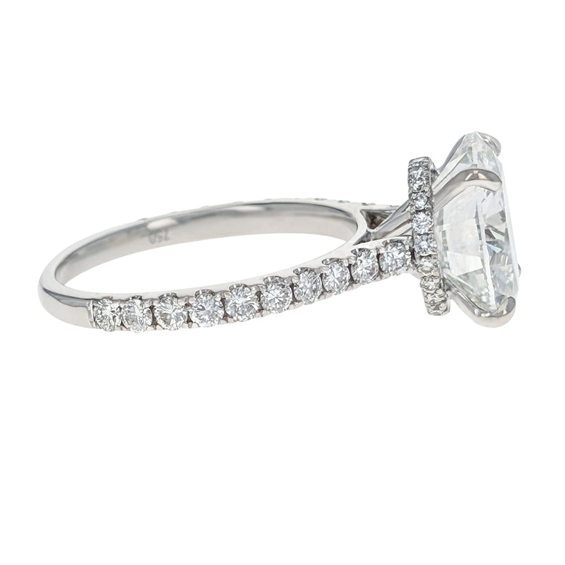 18K White Gold Round Brilliant Cut Diamond Engagement Ring