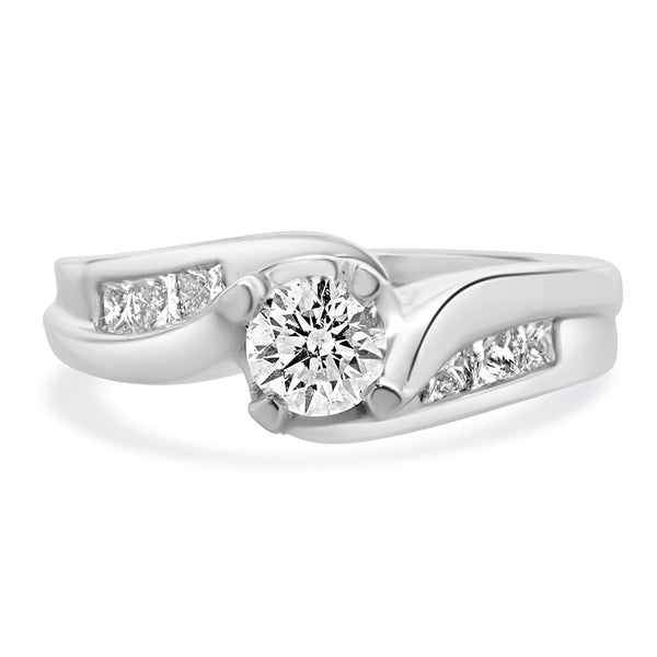 14 Karat White Gold Round Brillant Cut Diamond Engagement Ring