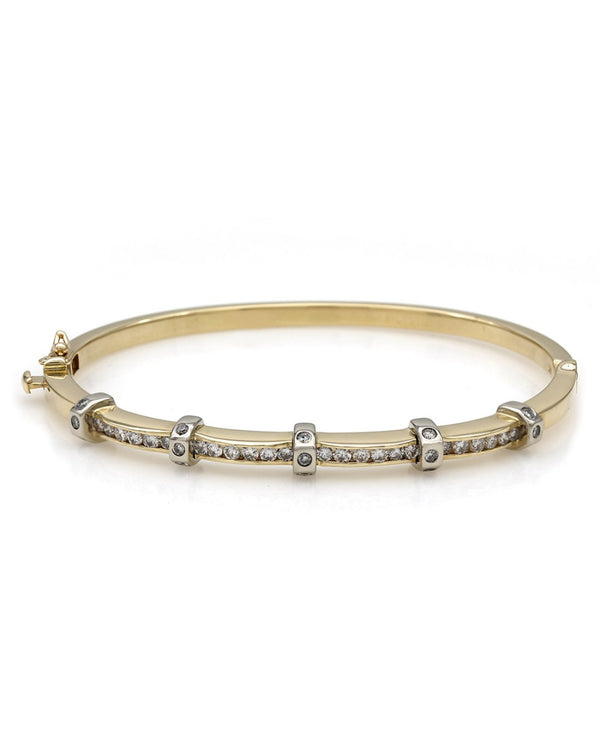 Diamond Scalloped Bangle Bracelet in Gold