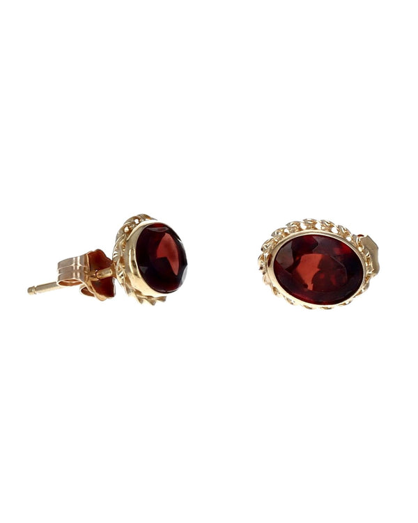 Oval Garnet Stud Earrings in Yellow Gold