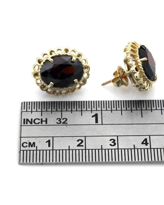 Pyrope Garnet Scallop Edge Earrings in Yellow Gold