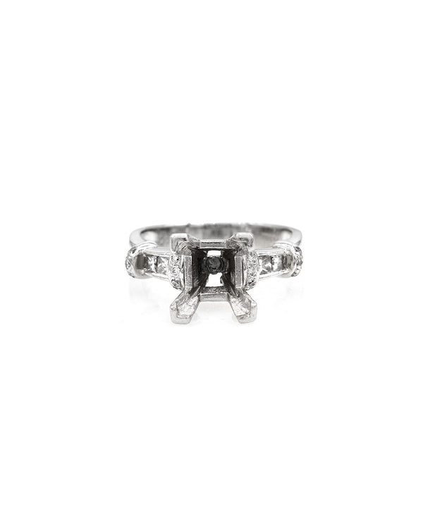 Diamond Engagement Ring Mounting in 900 Platinum