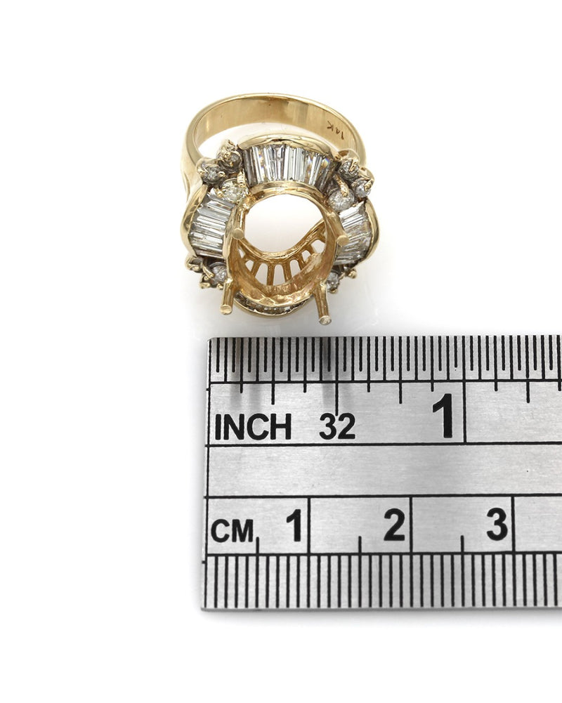 Round and Baguette Diamond Halo Mounting in Gold