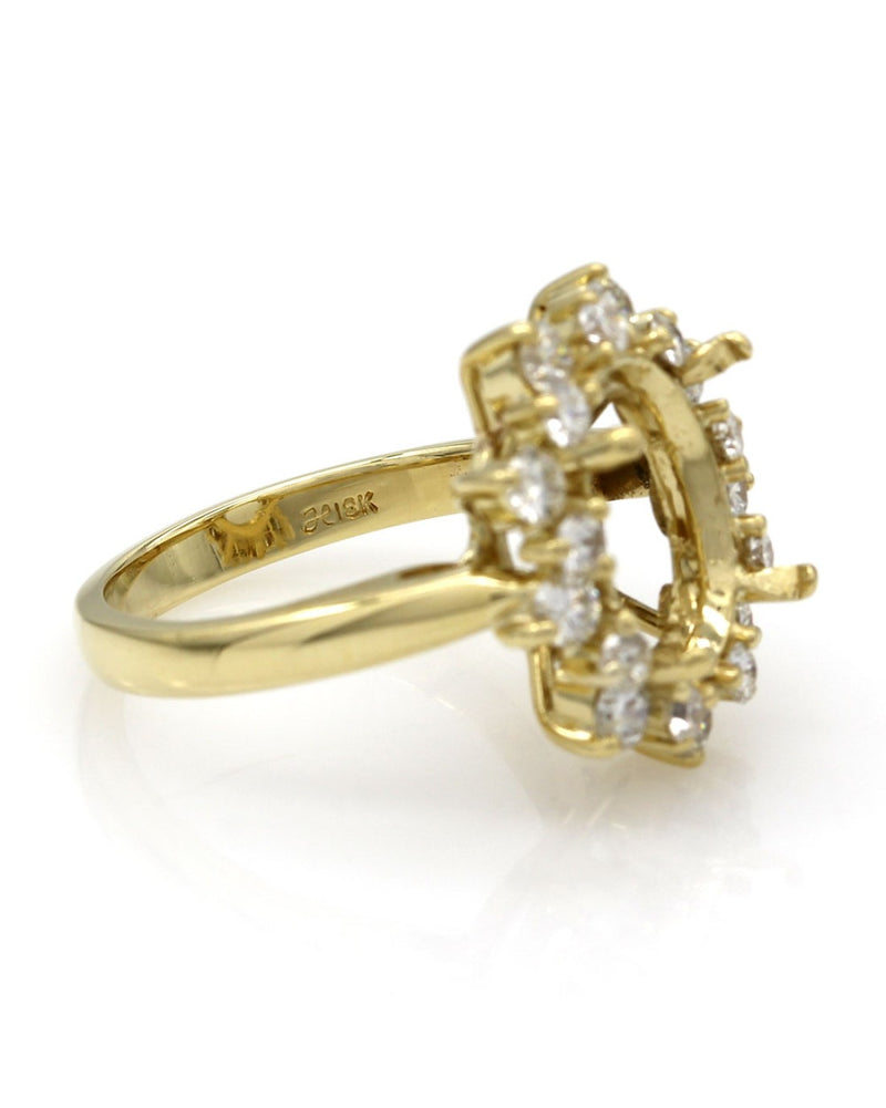 Oval Shaped Diamond Halo Mounting in Gold