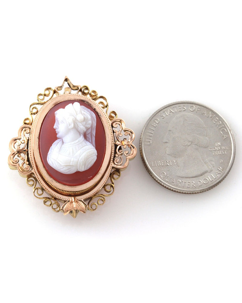 Vintage Shell Cameo in 18K Yellow Gold Finely Detailed Frame