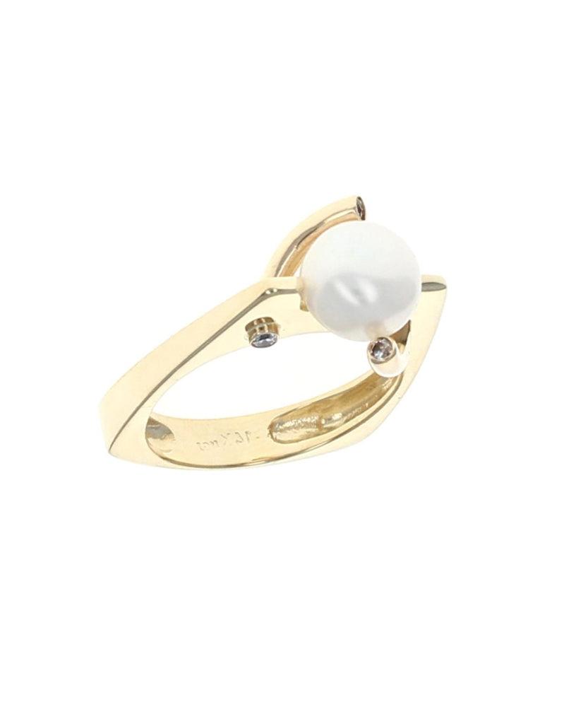 7.7 x 5.8mm Freshwater Pearl and CZ Contempory Ring in 14K Yellow Gold