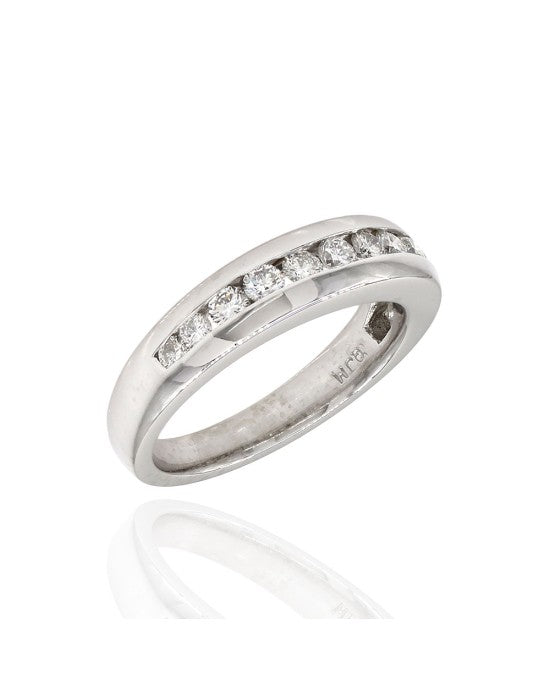 Single Row Diamond Ring in Platinum