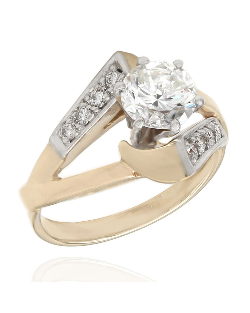 Round Diamond Engagement Ring in Gold