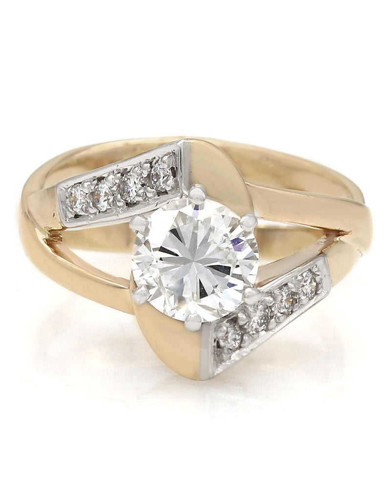 Round Diamond Engagement Ring in Gold