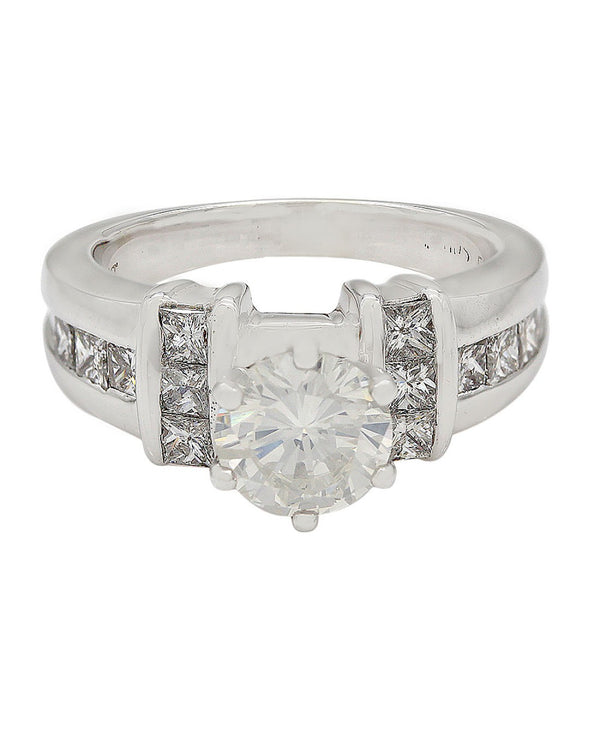 Round Diamond Solitaire Engaement Ring with Princess Diamond Side Stones