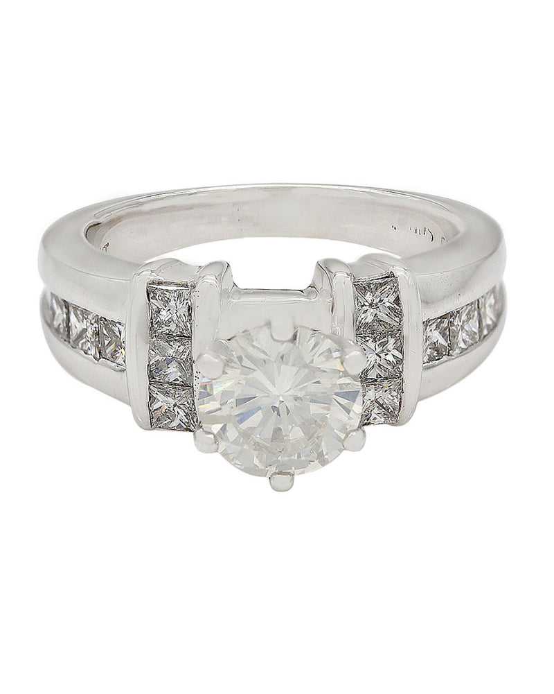 Round Diamond Solitaire Engaement Ring with Princess Diamond Side Stones