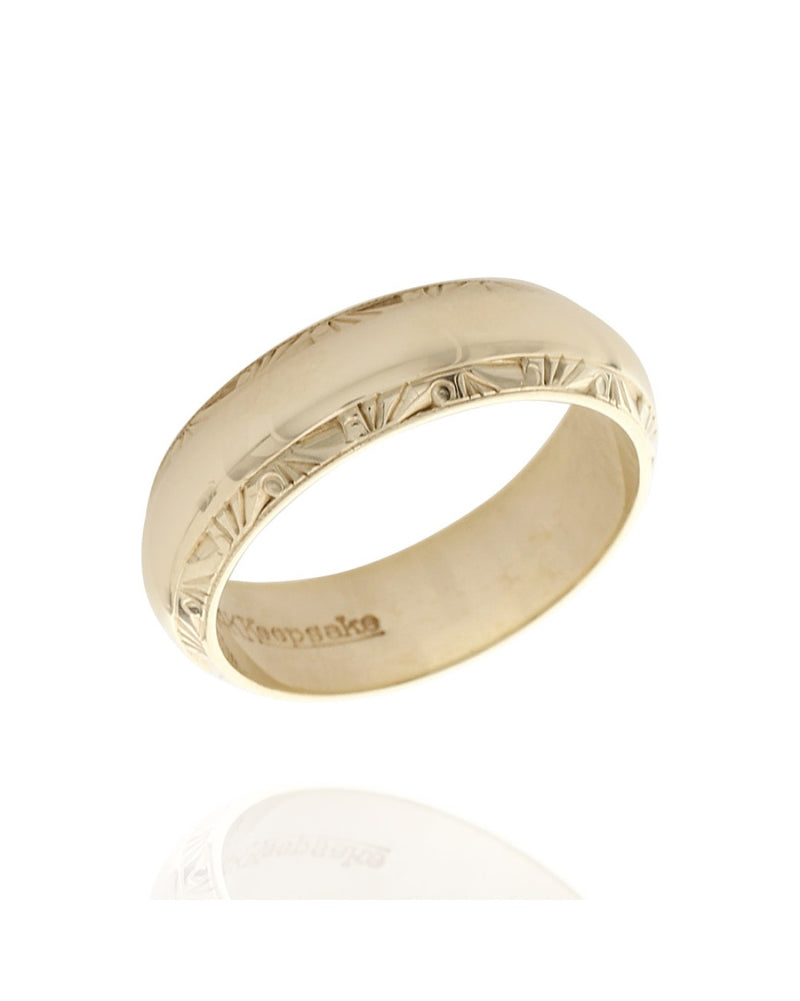 Gentleman's Etched Wedding Band in Yellow Gold