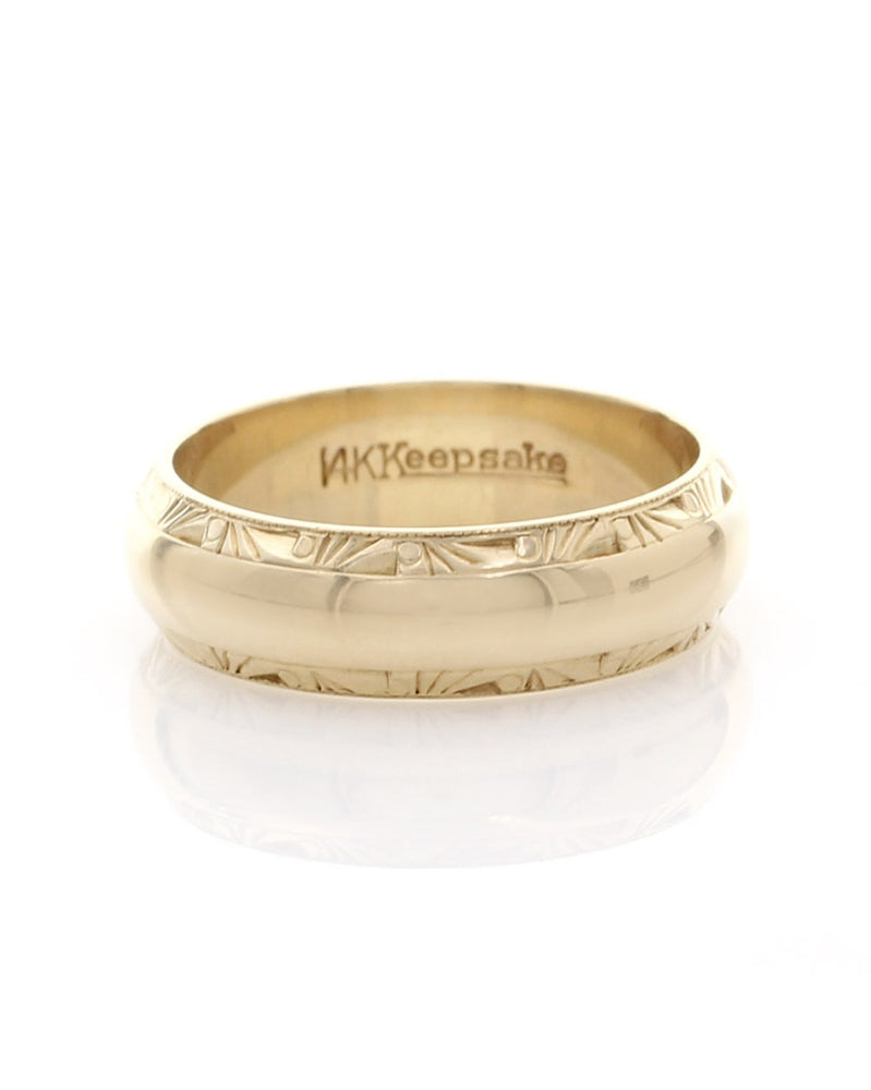 Gentleman's Etched Wedding Band in Yellow Gold