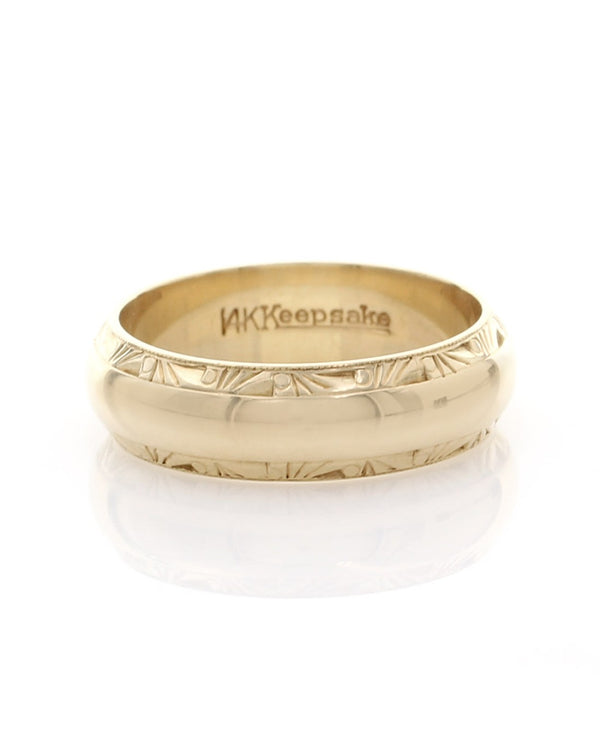 Gentleman's Etched Wedding Band in Yellow Gold