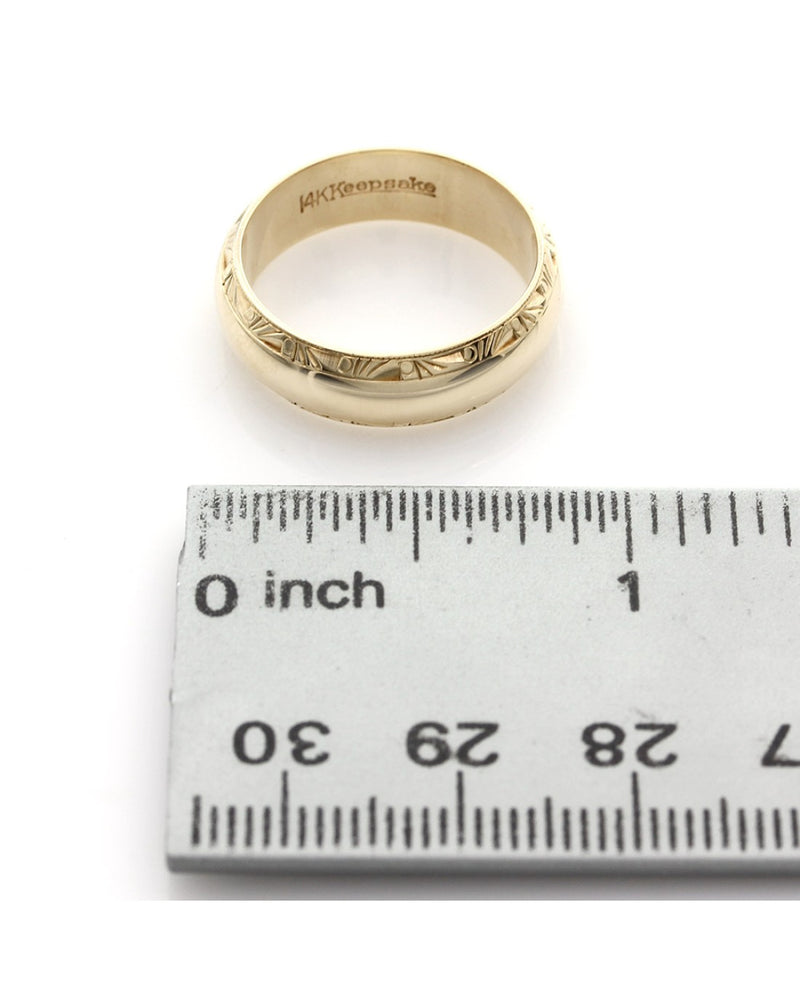 Gentleman's Etched Wedding Band in Yellow Gold