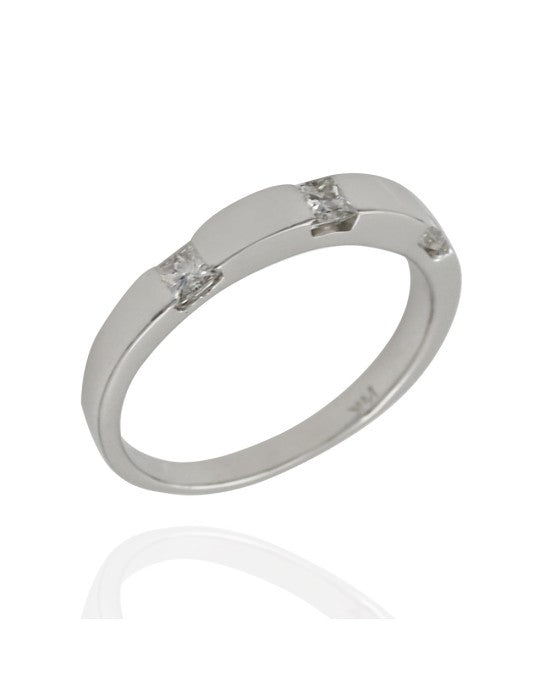 Band with Three Princess Cut Diamonds in White Gold