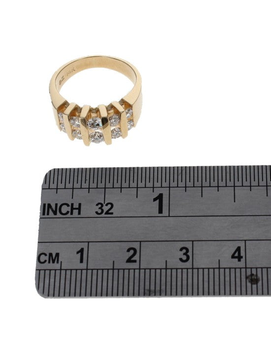 Round Diamond Ring in Yellow Gold