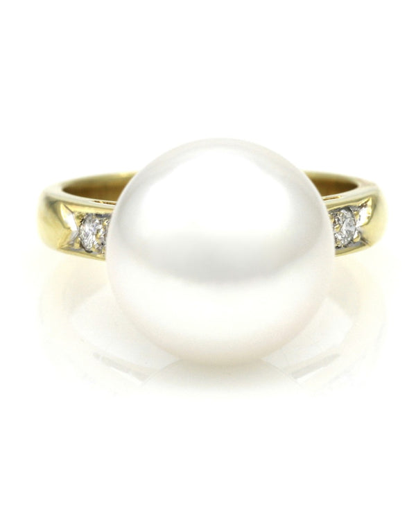 White South Sea Pearl and Diamond Ring