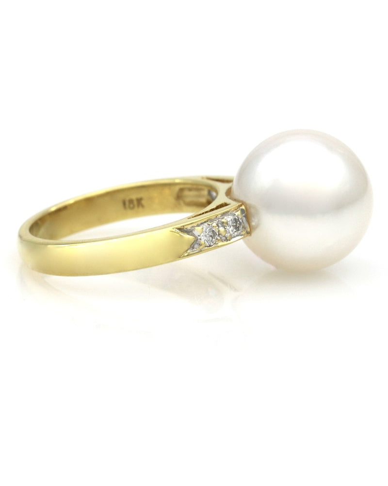White South Sea Pearl and Diamond Ring