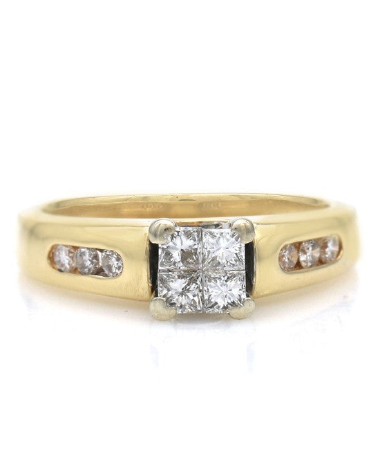 Princess and Round Diamond Engagement Ring in Yellow Gold