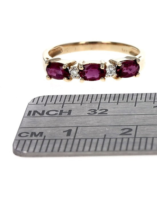 Alternating Sapphire and Diamond Ring in Yellow Gold