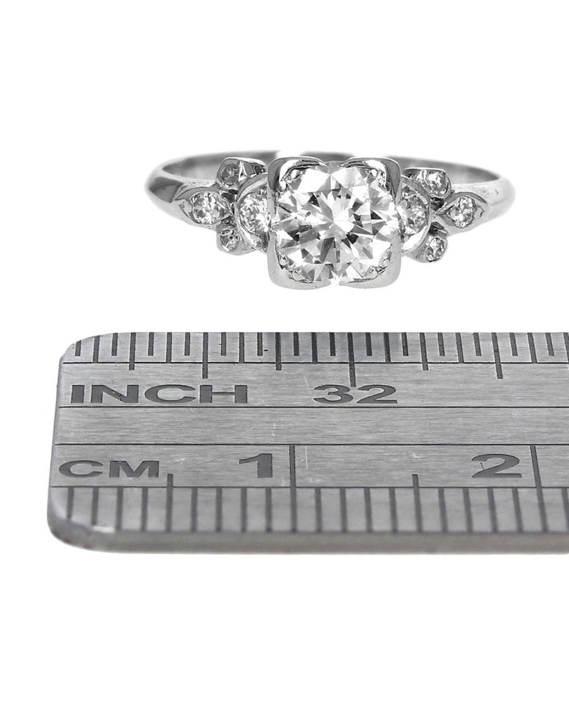 Round Diamond Engagement Ring in Platinum