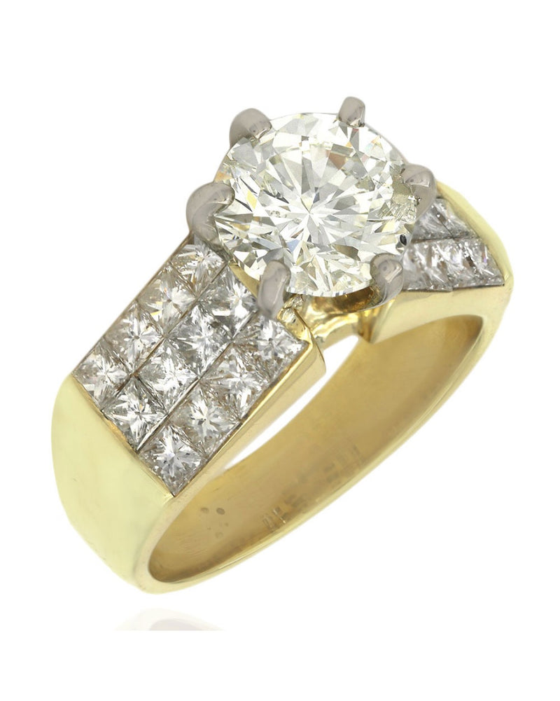 Diamond Engagement Ring in Yellow Gold