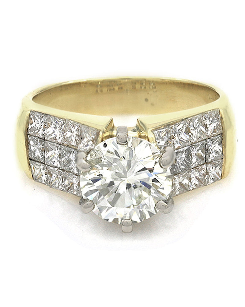 Diamond Engagement Ring in Yellow Gold