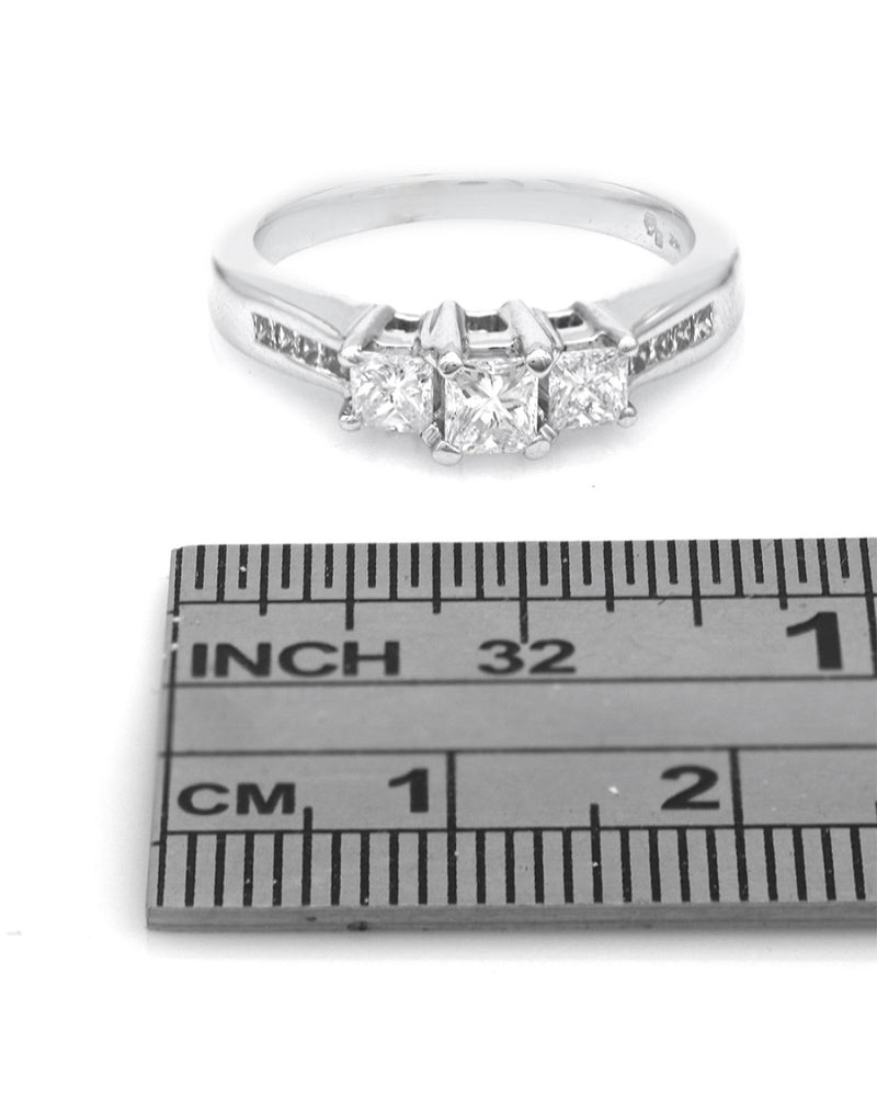 Diamond Engagement Ring in White Gold