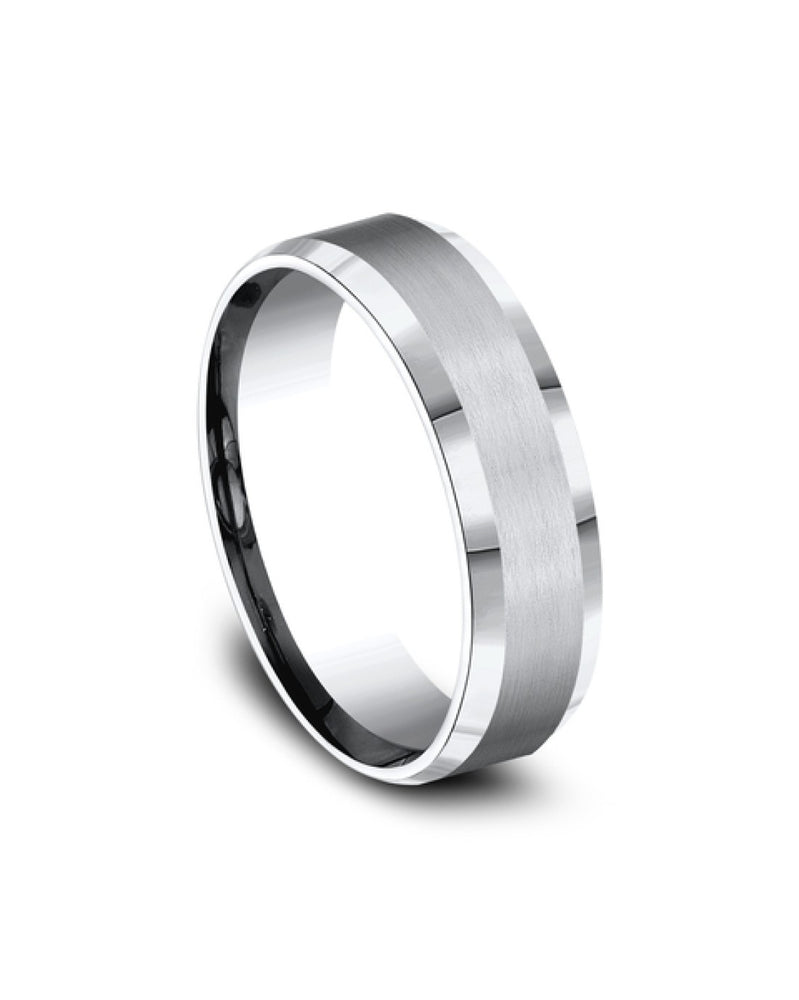 Gentlemen's Beveled Edge Comfort Fit Band in Tungsten