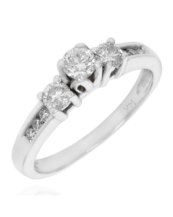 Round Diamond Engagement Ring in White Gold