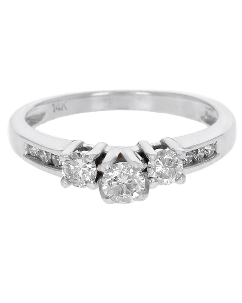 Round Diamond Engagement Ring in White Gold