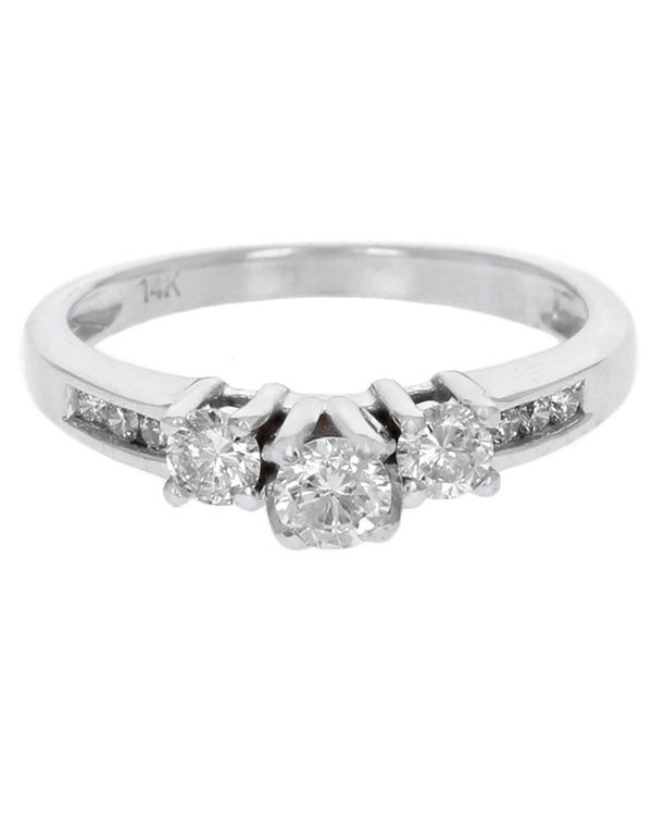 Round Diamond Engagement Ring in White Gold