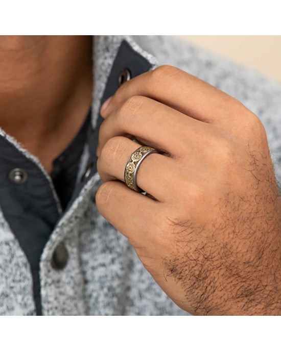 Gentlemen's 12 Gauge Bullet Back Pattern Comfort Fit Band in Tantalum and Yellow Gold