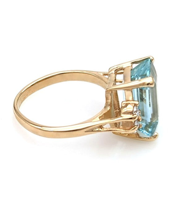 Aquamarine and Diamond Fashion Ring