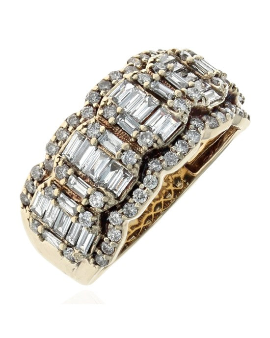 Diamond Station Scallop Edge Ring in Yellow Gold