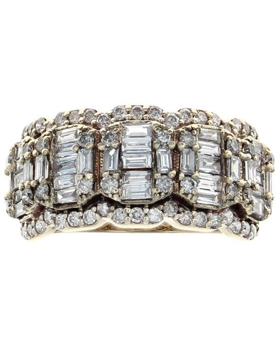 Diamond Station Scallop Edge Ring in Yellow Gold