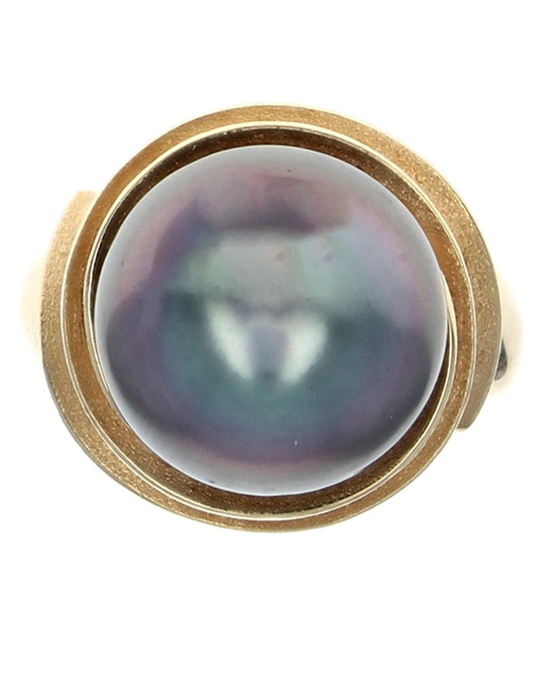 Gray Pearl Solitaire Ring in Yellow Gold