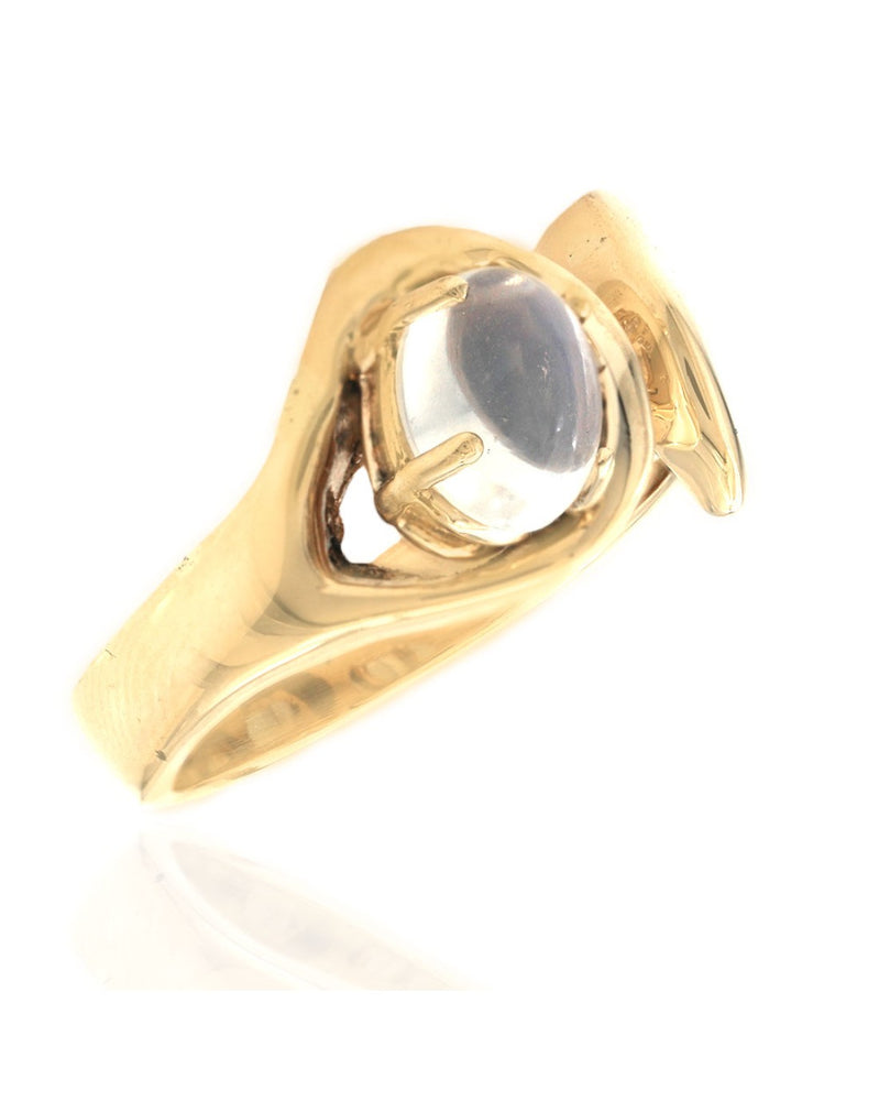 Moonstone Solitaire Fashion Ring in Yellow Gold