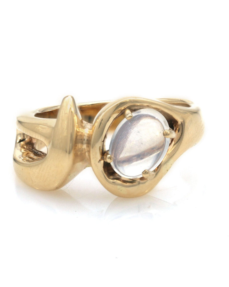 Moonstone Solitaire Fashion Ring in Yellow Gold