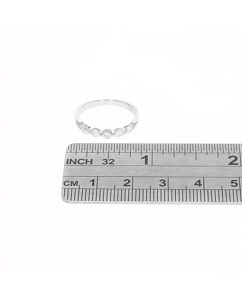 Shared Prong Round Diamond Band