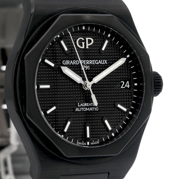 Girard-Perregaux Laureato 42MM 81010-32-631-32A