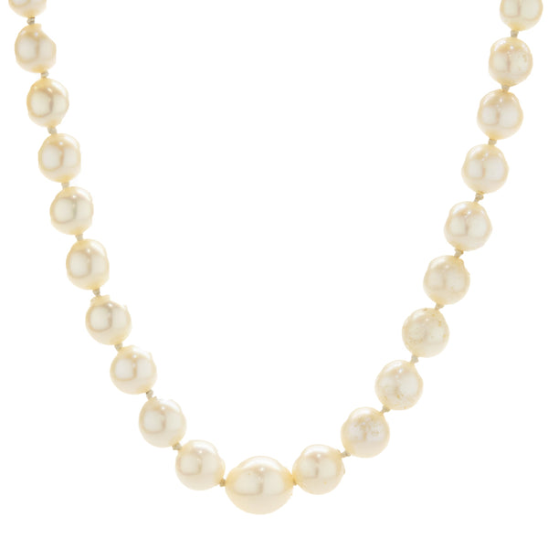 Graduated Pearl Necklace with 14 Karat White Gold Clasp